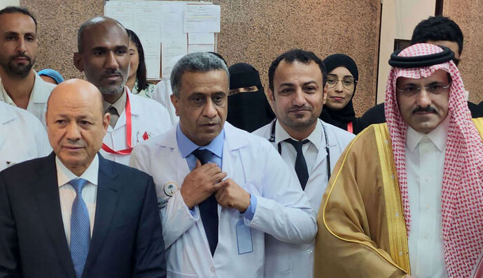 صحيفة: السعودية تضع مسافة بينها وبين القوى المتصارعة في اليمن