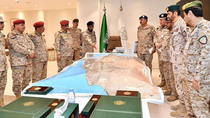 مناقشة الخطط العملياتية المستقبلية بين التحالف العربي والجيش اليمني