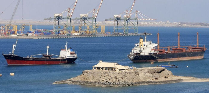 تحويل الميناء لمنفذ تهريب تجاري.. أرصفة جديدة في رأس عيسى تكشف عن مشروع موازٍ لتجاوز الرقابة الدولية