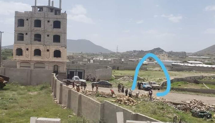 نافذ حوثي يسطو على أراضٍ وقف جنوبي صنعاء بقوة السلاح