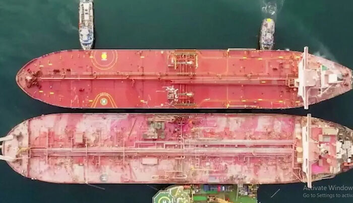 الأمم المتحدة تعلن سحب أكثر من نصف كمية النفط في الناقلة صافر