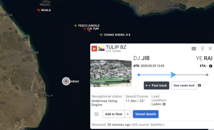 رغم الحظر الأمريكي.. ناقلتا نفط وغاز تدخلان ميناء (رأس عيسى) في الحديدة