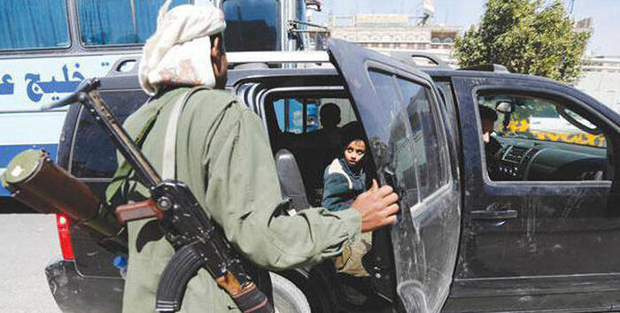 مليشيا الحوثي تختطف اثنين من المسافرين في حاجز تفتيش شرقي حزم الجوف