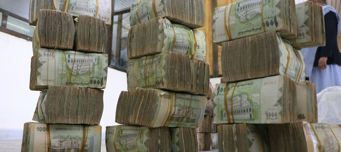 الريال اليمني يسجل تراجعًا جديدًا أمام العملات الأجنبية