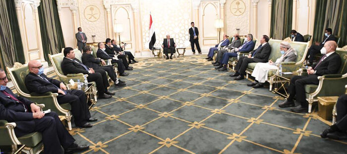 هادي يدعو لتنفيذ اتفاق الرياض والقضاء على الحوثي