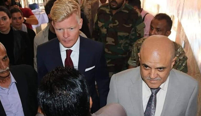 المبعوث الأممي من تعز يعرب عن أسفه لمقتل ثلاثة أطفال بقذيفة حوثية