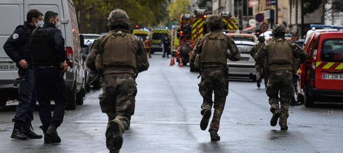 هجوم باريس.. 4 مصابين ومعتقلان قرب مقر «شارلي إبدو»