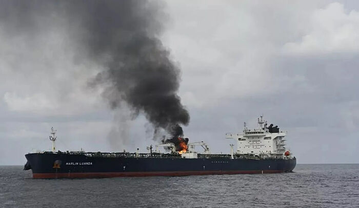 انفجار على متن ناقلة نفط كاميرونية بهحوم حوثي جنوبي اليمن