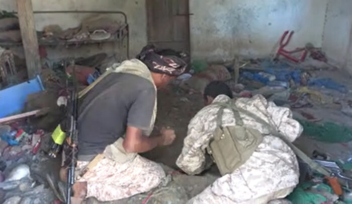 هندسة المشتركة تفكك شبكات ألغام زرعتها مليشيات الحوثي داخل منازل المواطنين (فيديو)