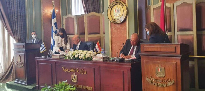 مصر واليونان توقعان اتفاقا لترسيم الحدود البحرية
