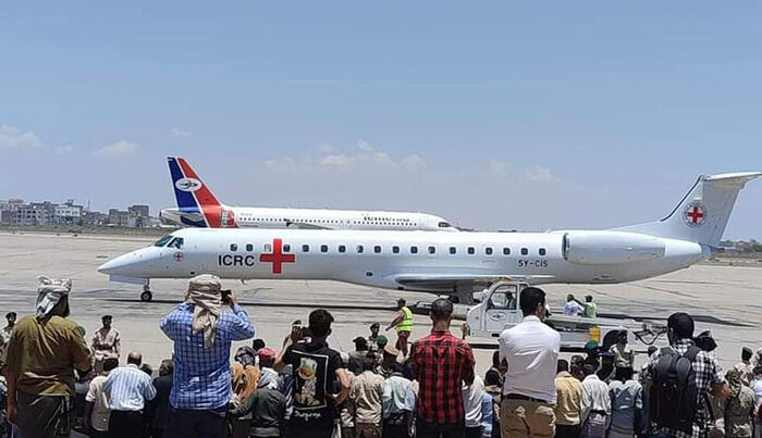 منظمة حقوقية: تستنكر تجاهل المعتقلات بسجون الحوثيين في صفقة تبادل الأسرى