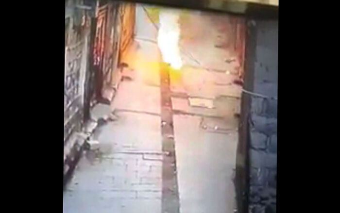 يجبرون المواطنين على حرق أنفسهم (فيديو)