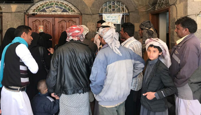 الحوثيون يقتحمون شركة تحصر مستحقي المساعدات في صنعاء